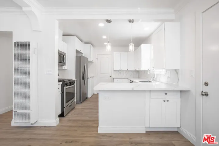 5402 Monroe Street, Los Angeles, California 90038