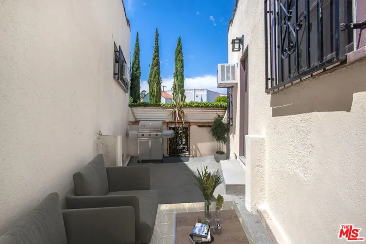 5402 Monroe Street, Los Angeles, California 90038