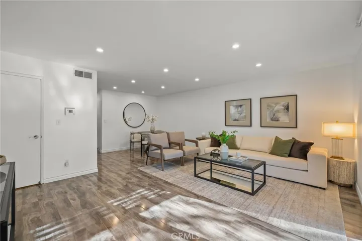 5017 Cartwright 3, North Hollywood, California 91601