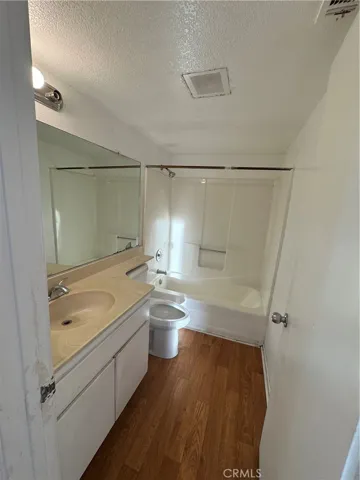 Guest Full Bathroom