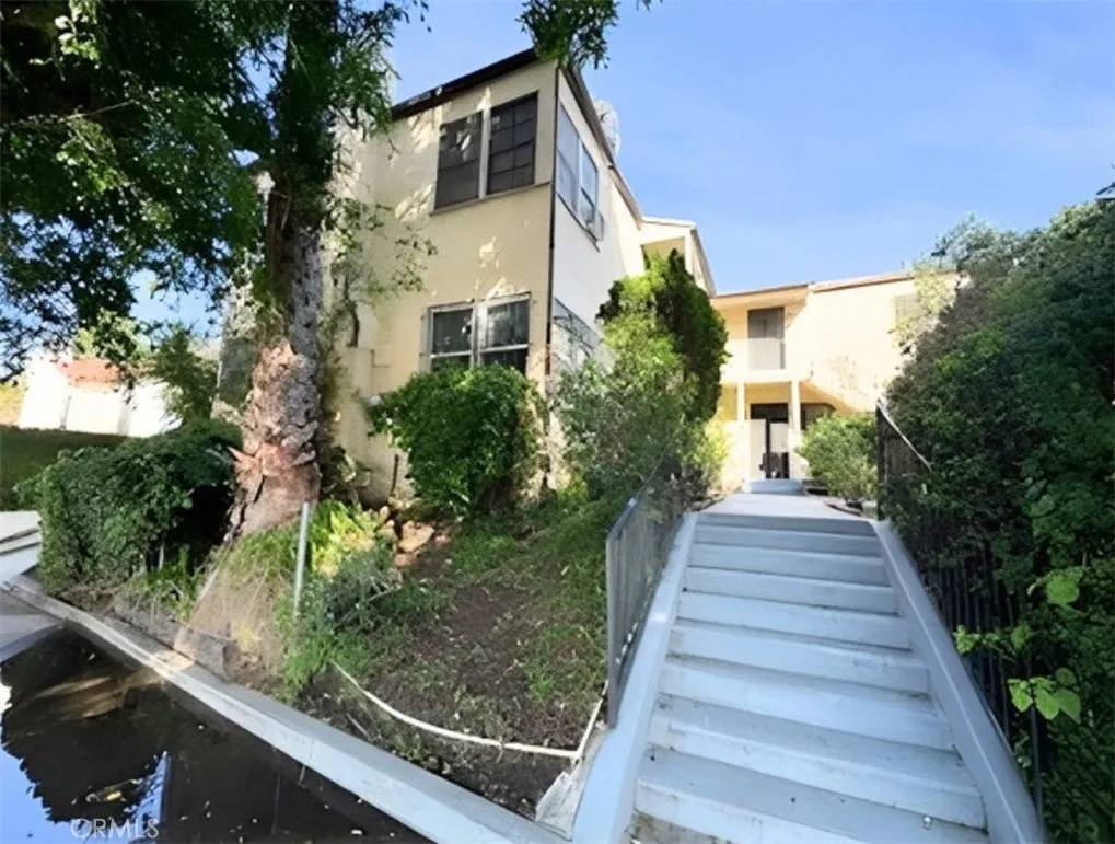 5767 W San Vicente Boulevard, Los Angeles, California 90019 home-pic-1