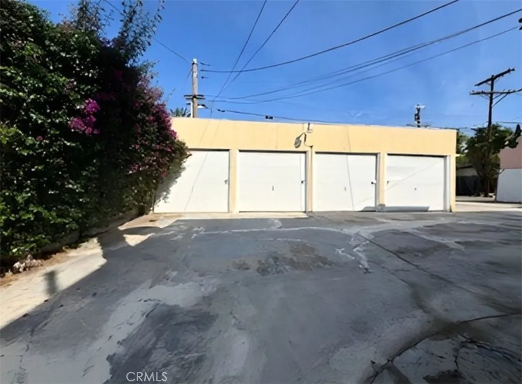 5767 W San Vicente Boulevard, Los Angeles, California 90019 home-pic-5