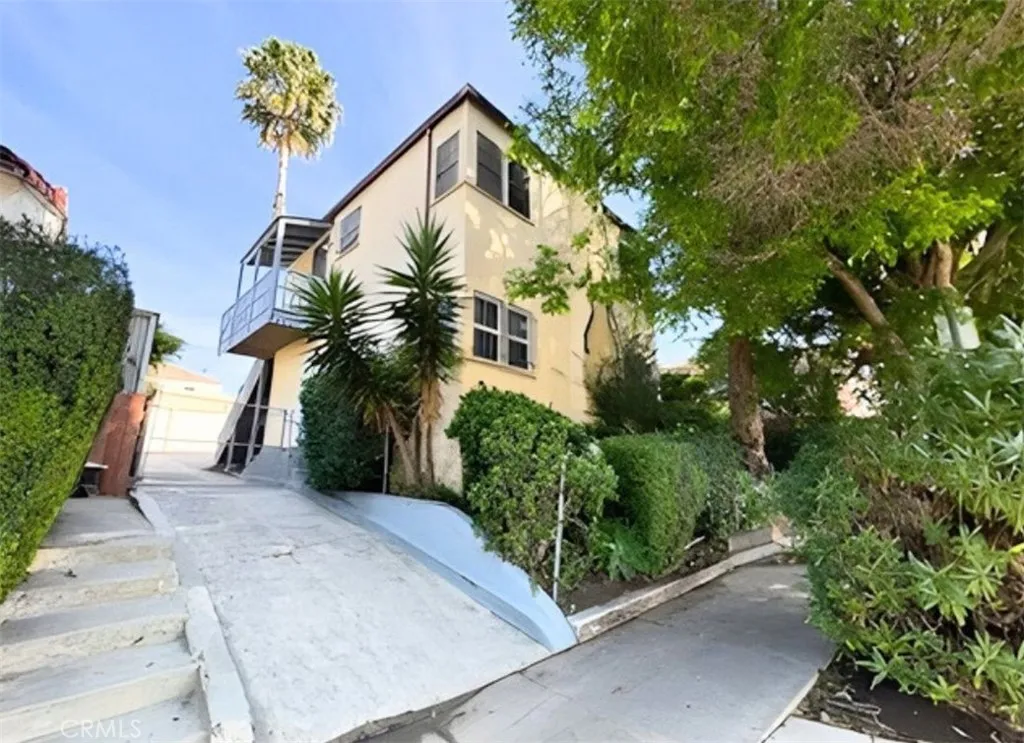 5767 W San Vicente Boulevard, Los Angeles, California 90019 home-pic-0