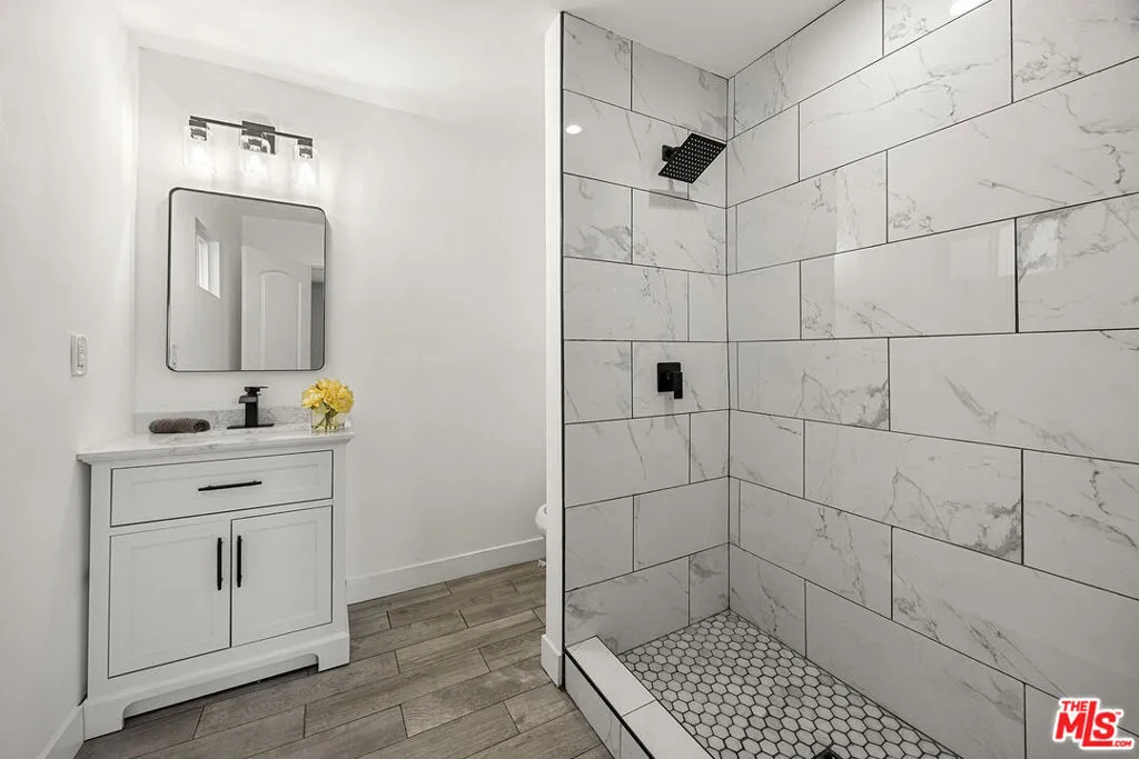 337 E 60th Street, Los Angeles, California 90003 home-pic-9