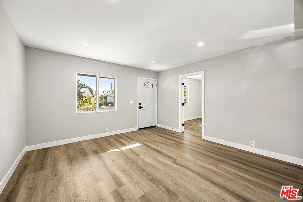 337 E 60th Street, Los Angeles, California 90003 home-pic-4