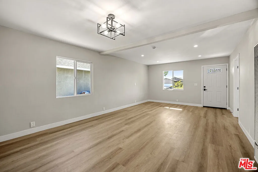 337 E 60th Street, Los Angeles, California 90003 home-pic-6