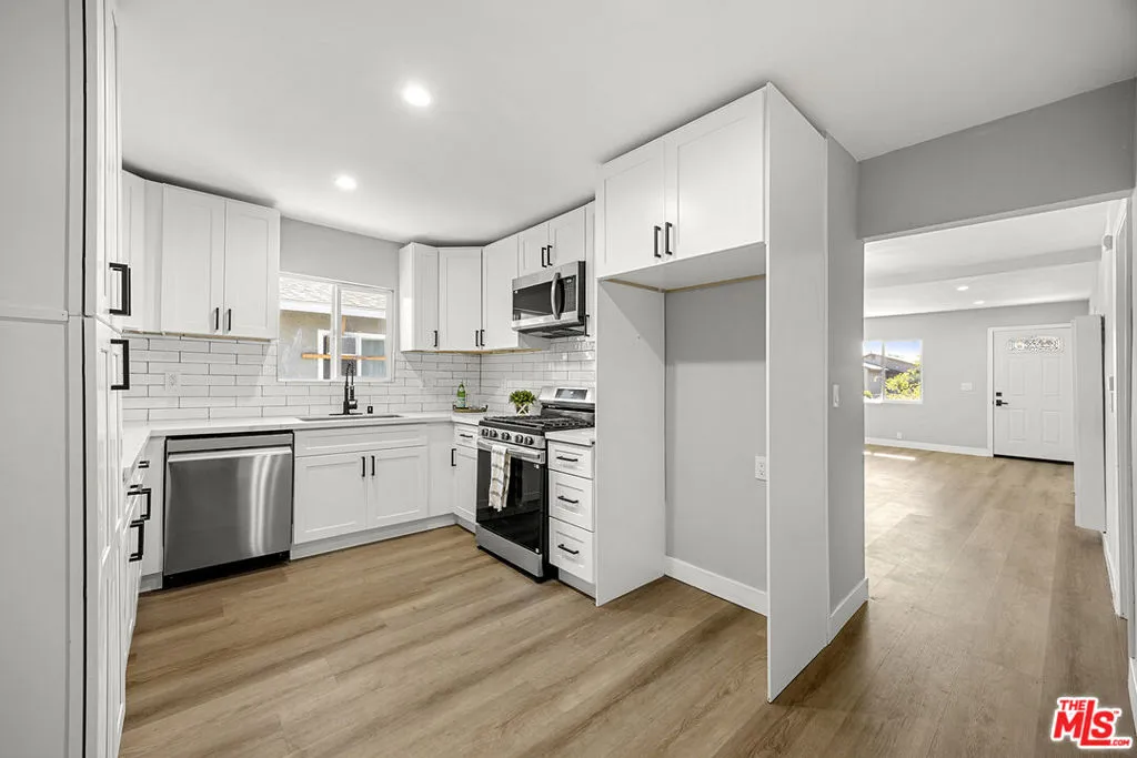 337 E 60th Street, Los Angeles, California 90003 home-pic-13