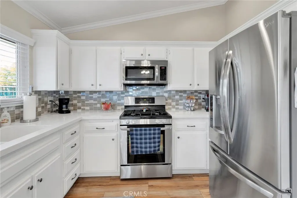 12718 Triple Tree Terrace, Victorville, California 92392 home-pic-14