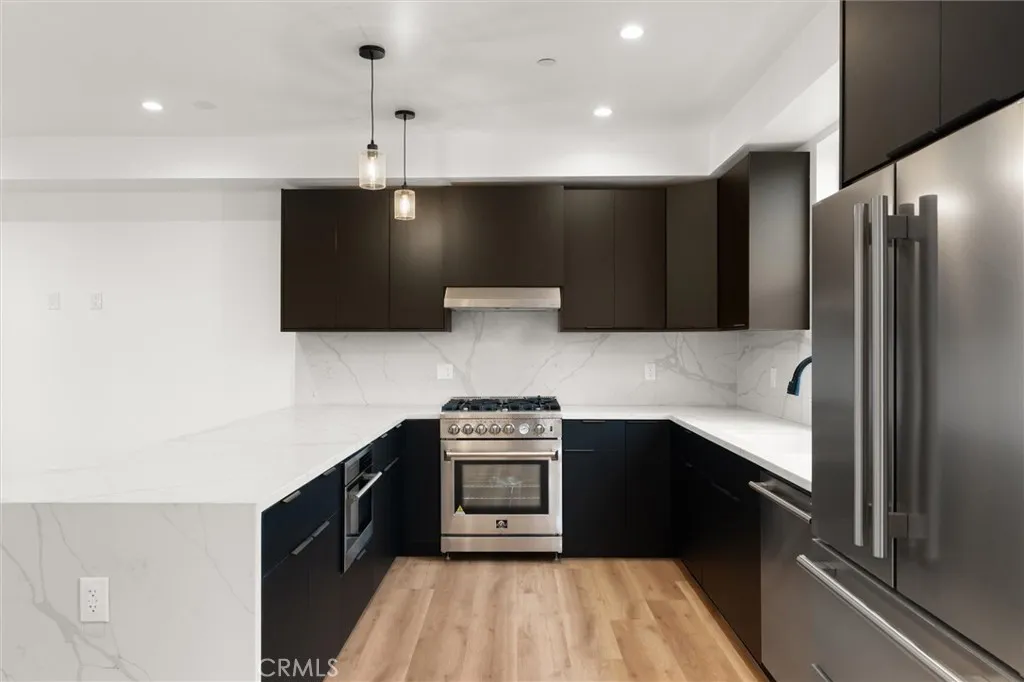 11410 W Calvert Street, North Hollywood, California 91606 home-pic-12