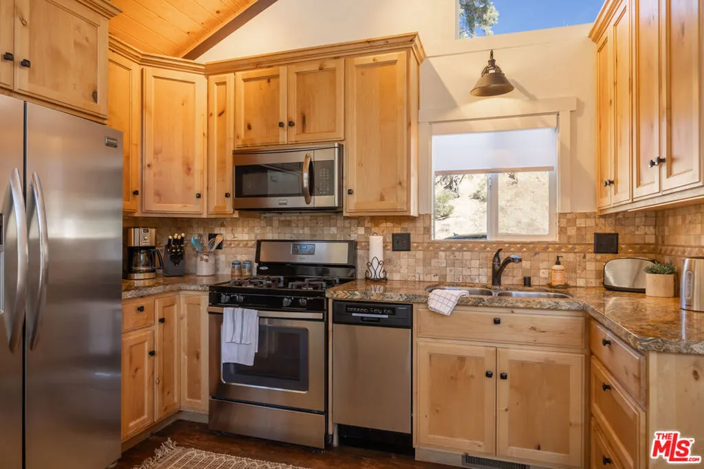 43343 Bow Canyon Road, Big Bear, California 92315 home-pic-6