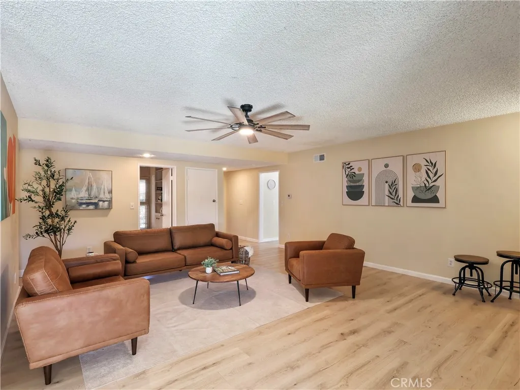 15354 Runnymede Street, Van Nuys, California 91406 home-pic-20