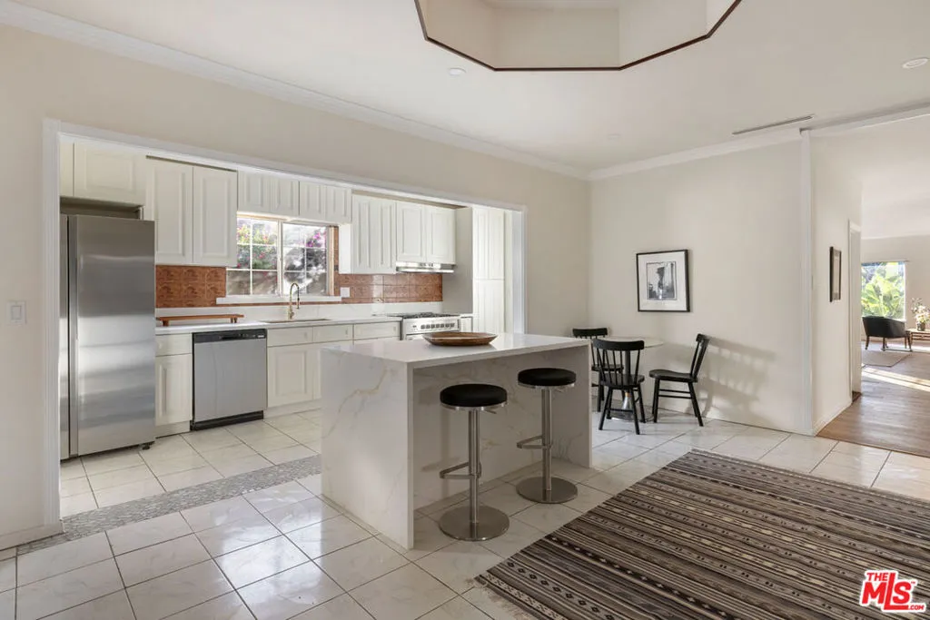 1222 N Virgil Avenue, Los Angeles, California 90029 home-pic-5