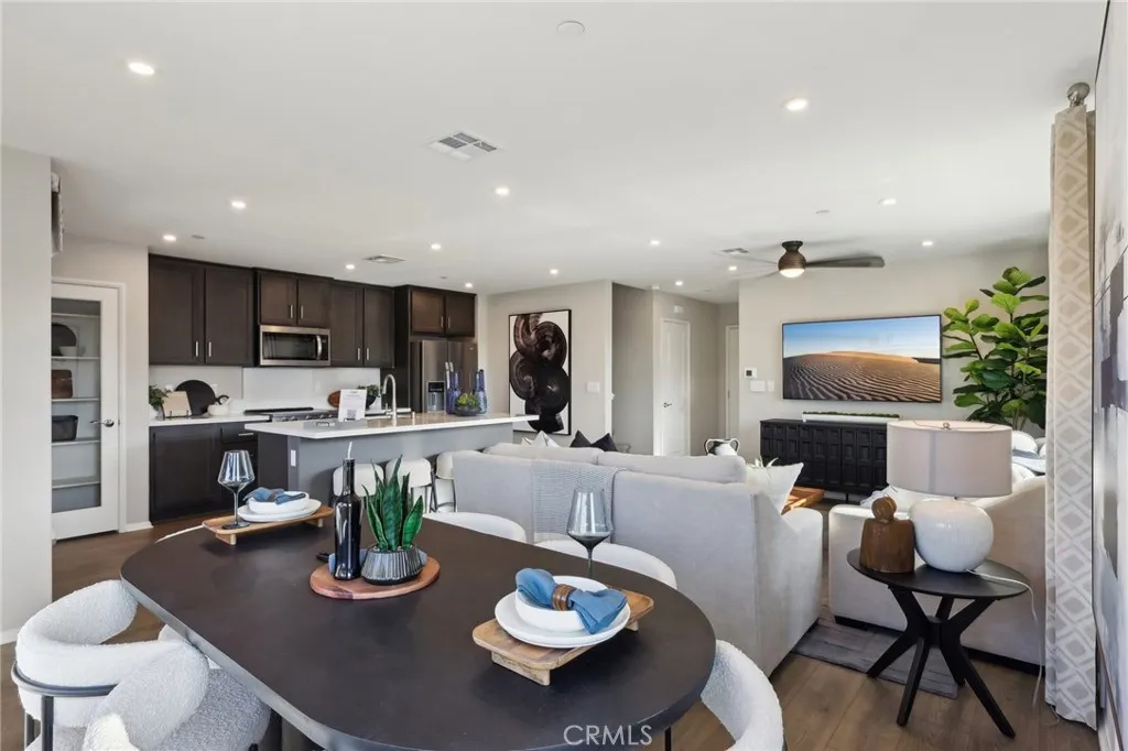 15535 April Dawn Way 1, Fontana, California 92336 home-pic-2