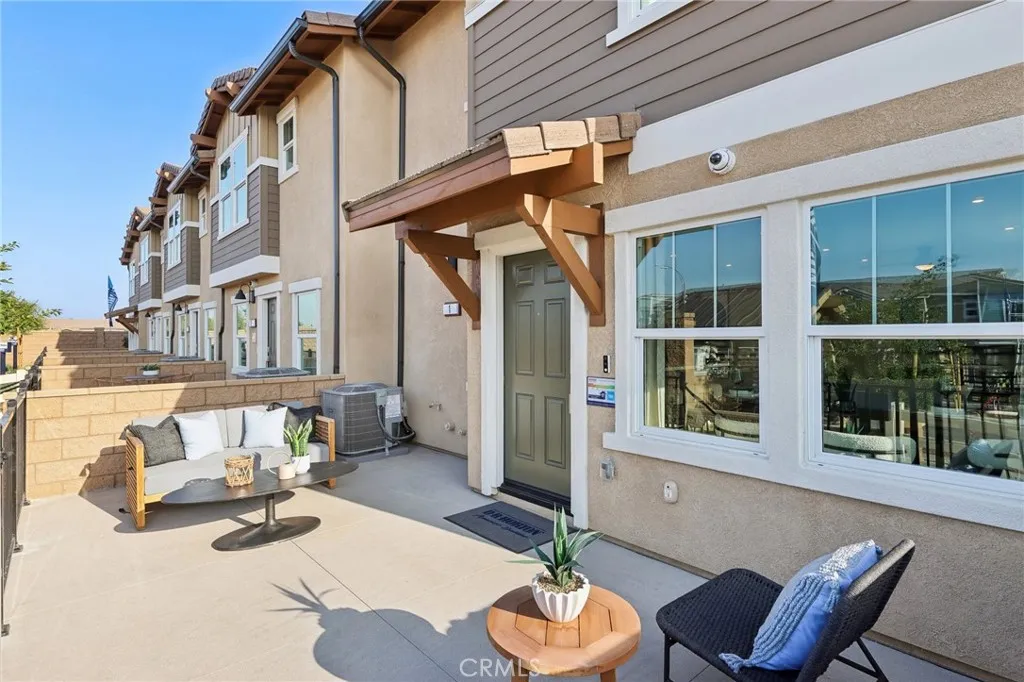 15535 April Dawn Way 1, Fontana, California 92336 home-pic-0