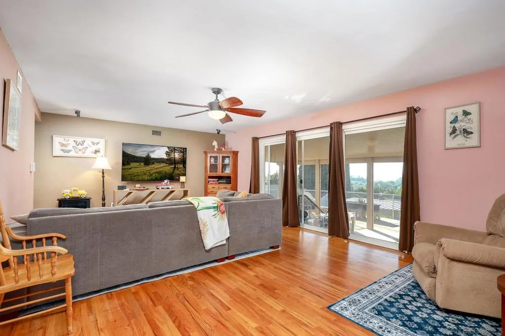 7948 Shalamar Dr, El Cajon, California 92021 home-pic-4