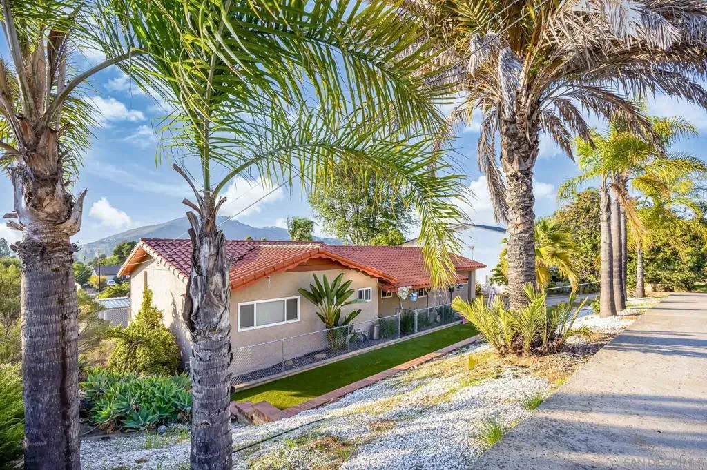 7948 Shalamar Dr, El Cajon, California 92021 home-pic-11