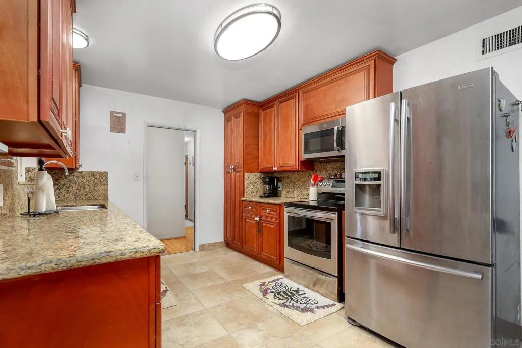 7948 Shalamar Dr, El Cajon, California 92021 home-pic-3