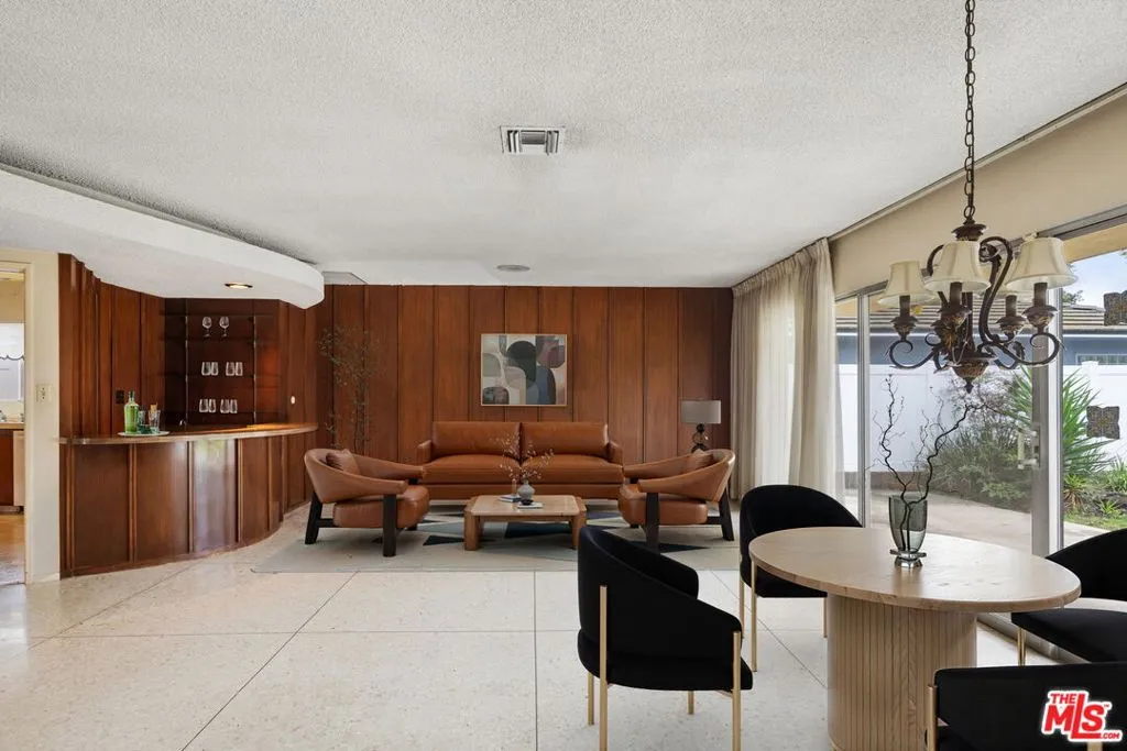 6619 S Bedford Avenue, Los Angeles, California 90056 home-pic-8