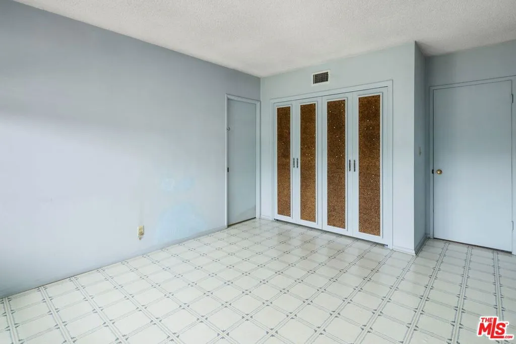 6619 S Bedford Avenue, Los Angeles, California 90056 home-pic-47