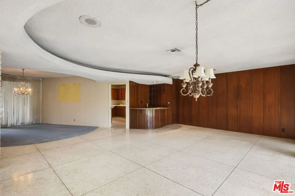 6619 S Bedford Avenue, Los Angeles, California 90056 home-pic-9