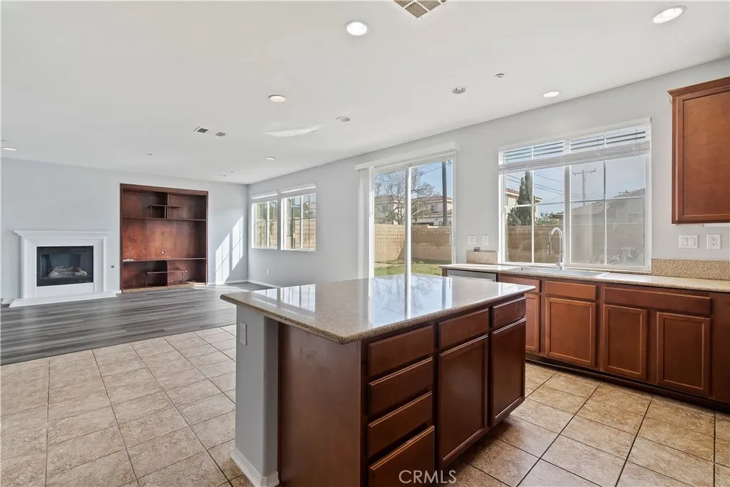 6825 Tahoe Way, Fontana, California 92336 home-pic-8