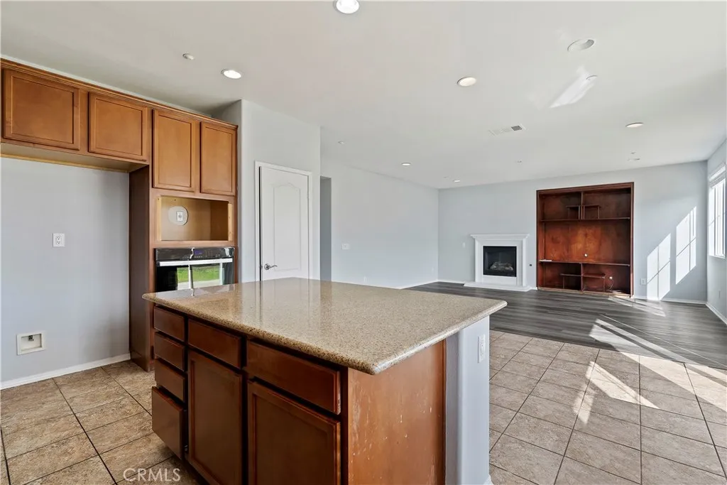 6825 Tahoe Way, Fontana, California 92336 home-pic-11