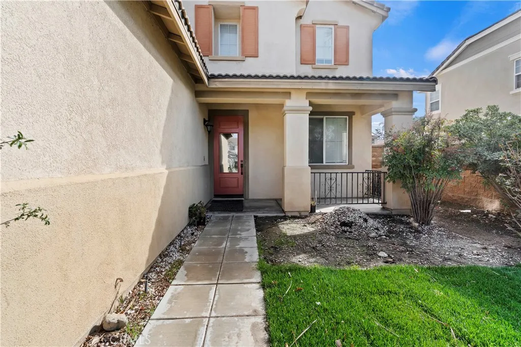 6825 Tahoe Way, Fontana, California 92336 home-pic-3