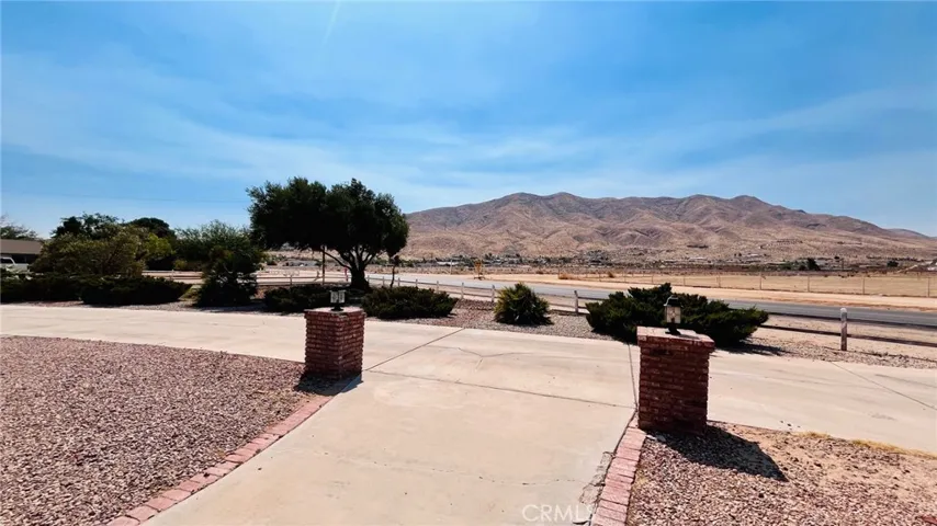 9322 Candlelight Street, Apple Valley, California 92308