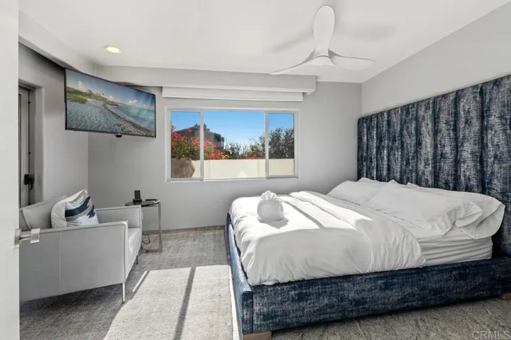 Downstairs bedroom w/ ensuite