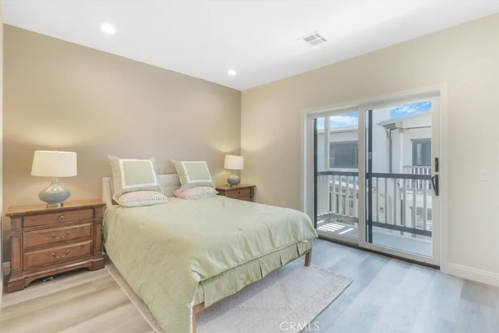 569 Lincoln Avenue 8, Pasadena, California 91103 home-pic-26