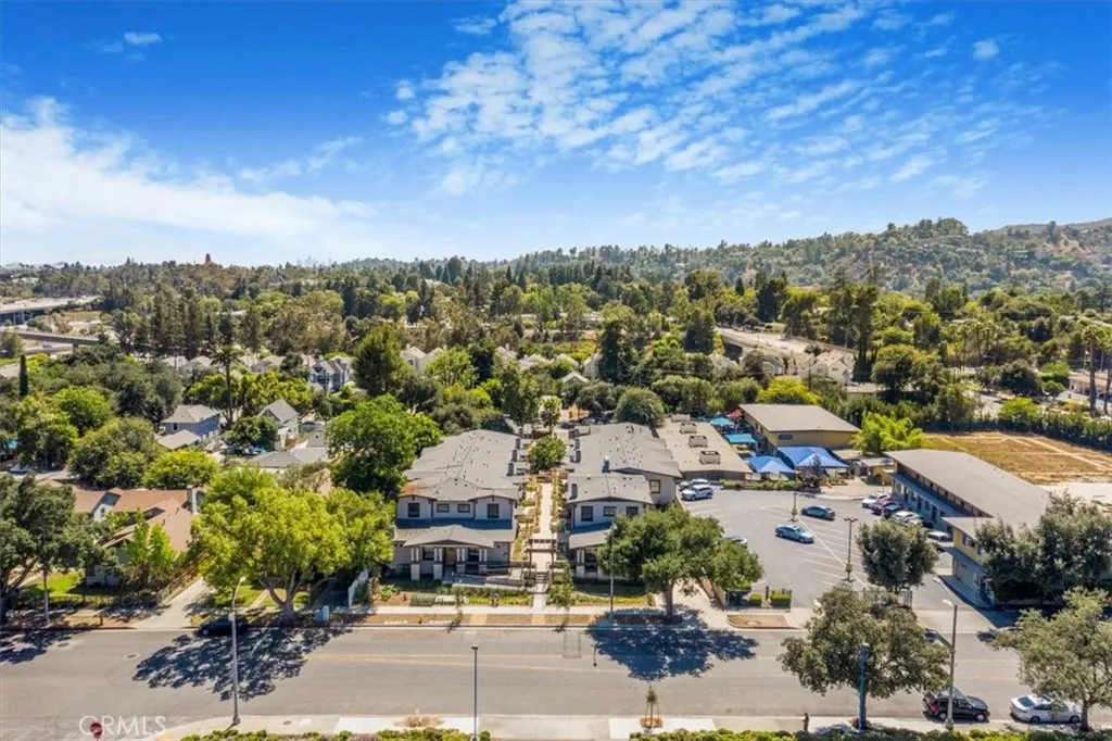 569 Lincoln Avenue 8, Pasadena, California 91103 home-pic-1