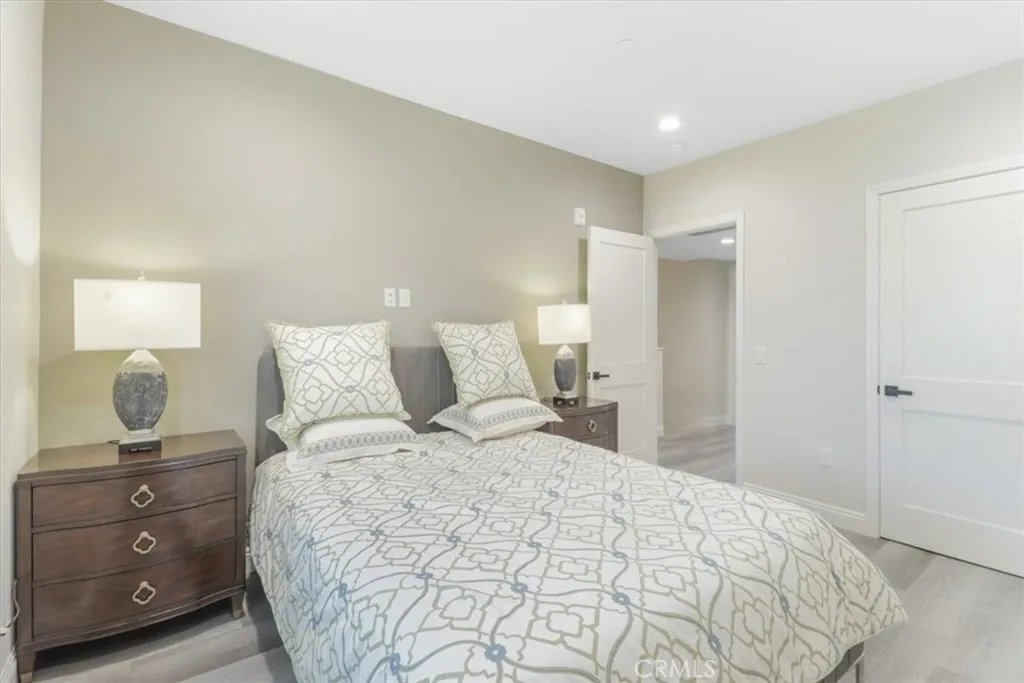 569 Lincoln Avenue 8, Pasadena, California 91103 home-pic-22