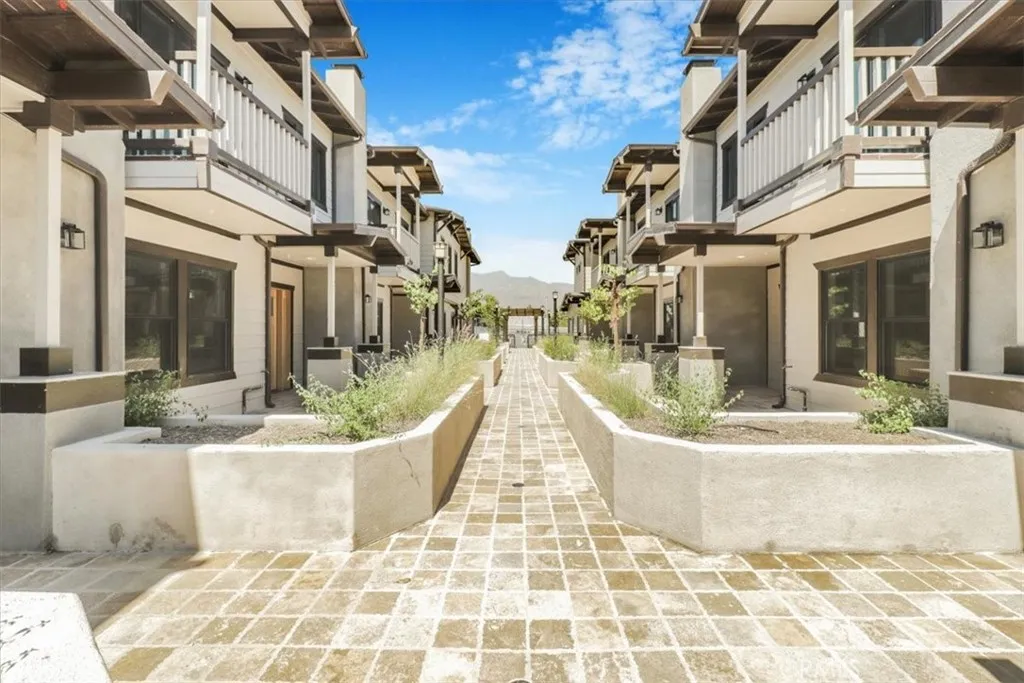 569 Lincoln Avenue 8, Pasadena, California 91103 home-pic-32