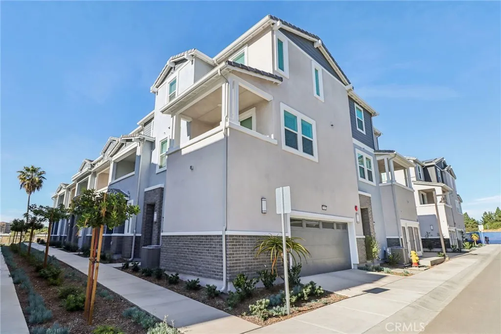 2204 Saltbush Drive, San Marcos, California 92069 home-pic-2
