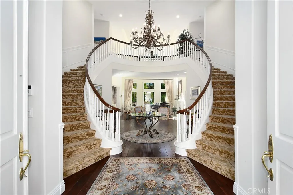 19134 Briarfield Way, Tarzana, California 91356 home-pic-5