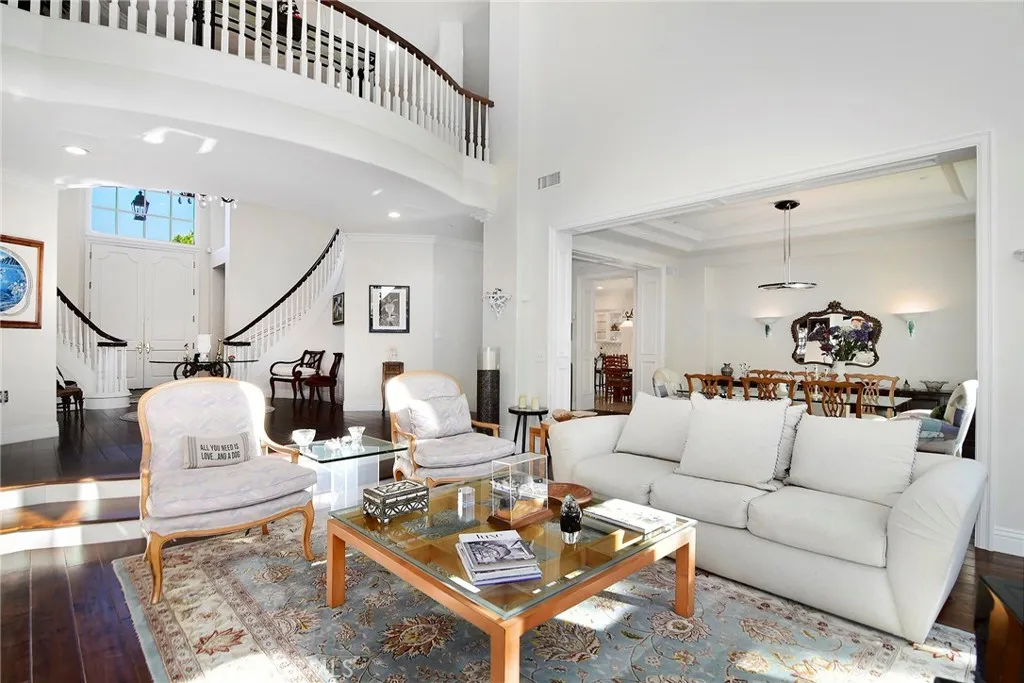 19134 Briarfield Way, Tarzana, California 91356 home-pic-12