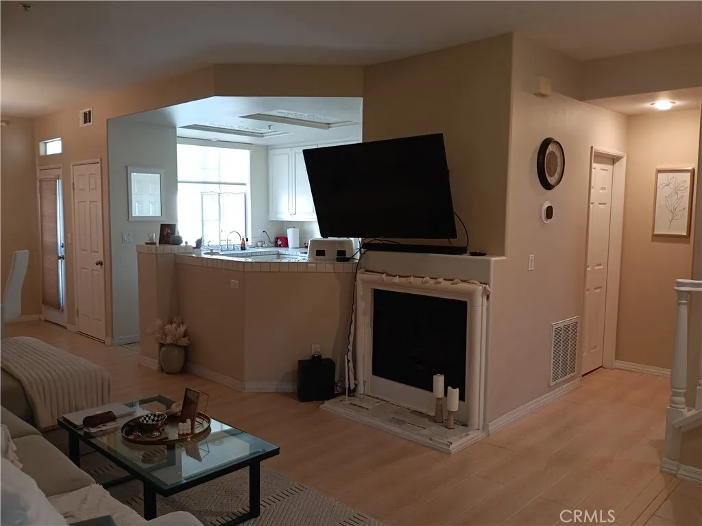 335 W Summerfield, Anaheim, California 92802 home-pic-1