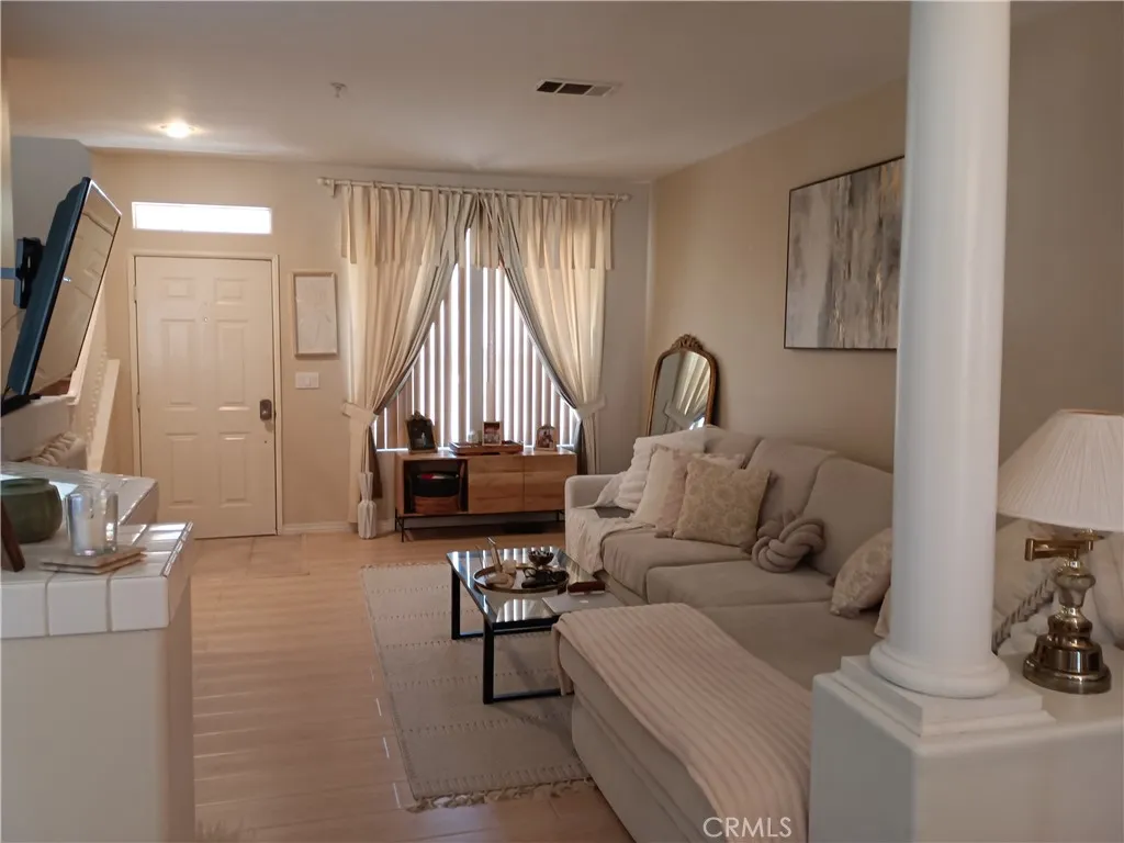 335 W Summerfield, Anaheim, California 92802 home-pic-11