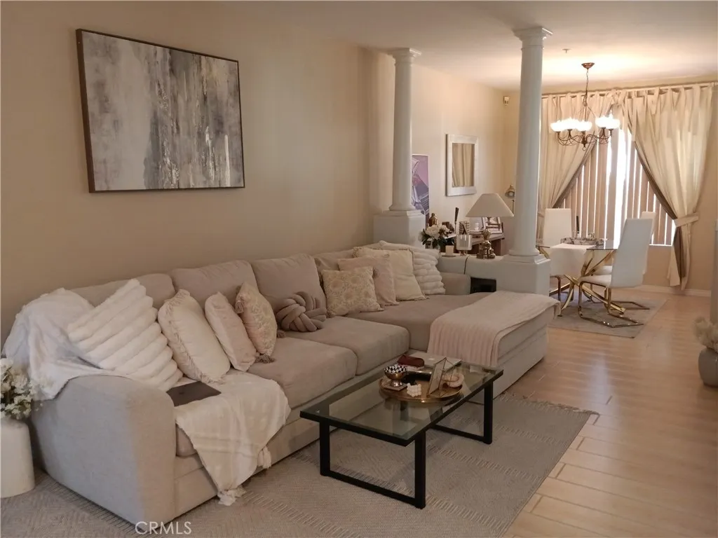 335 W Summerfield, Anaheim, California 92802 home-pic-2