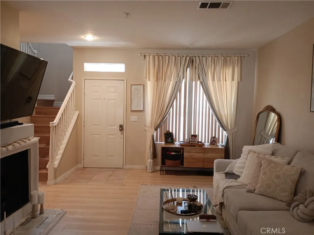 335 W Summerfield, Anaheim, California 92802 home-pic-15