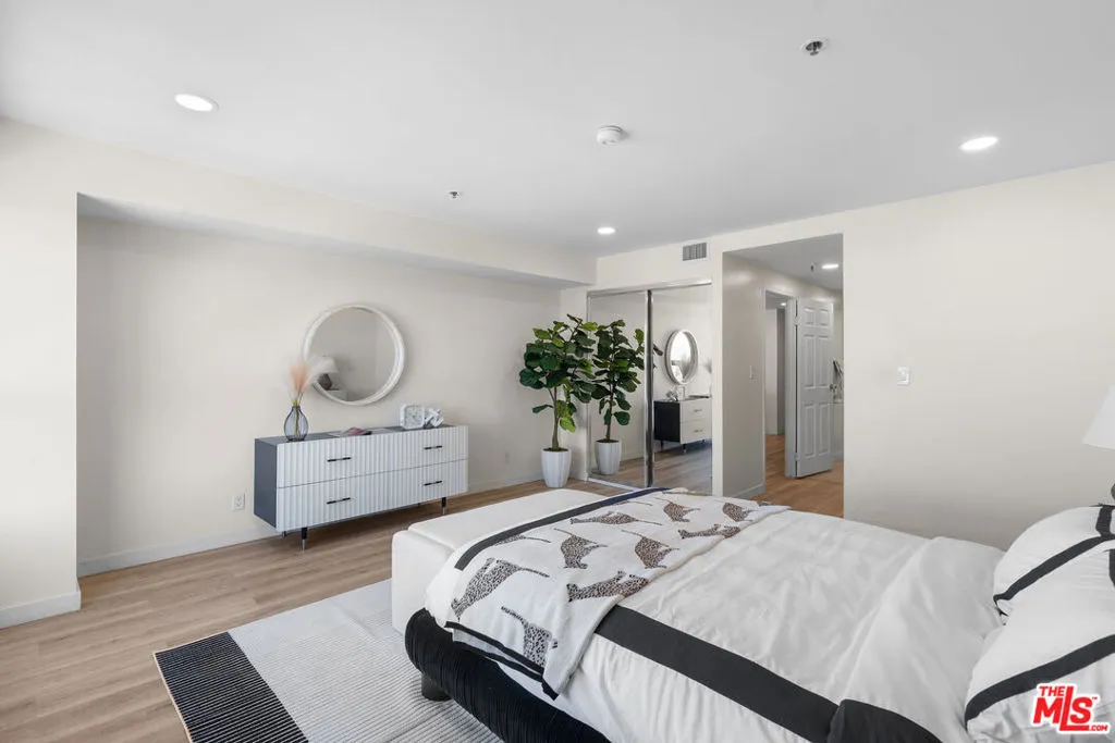 727 S Ardmore Avenue 802, Los Angeles, California 90005 home-pic-16