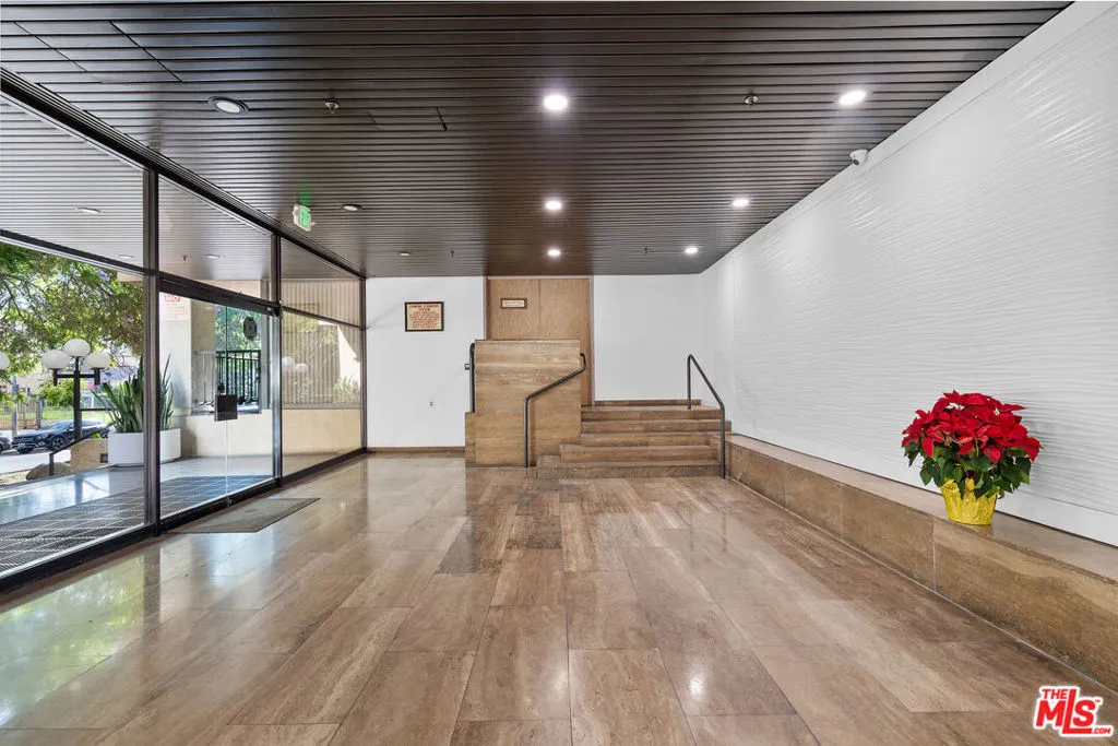 727 S Ardmore Avenue 802, Los Angeles, California 90005 home-pic-29