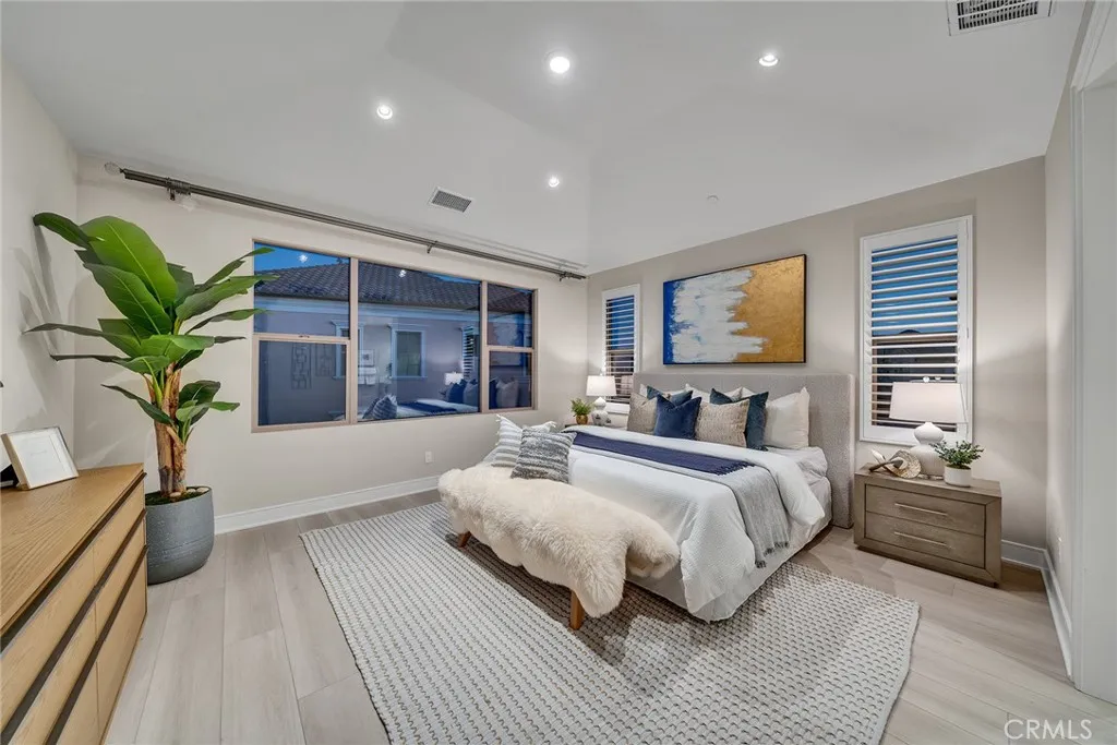 100 Albero, Irvine, California 92602 home-pic-21