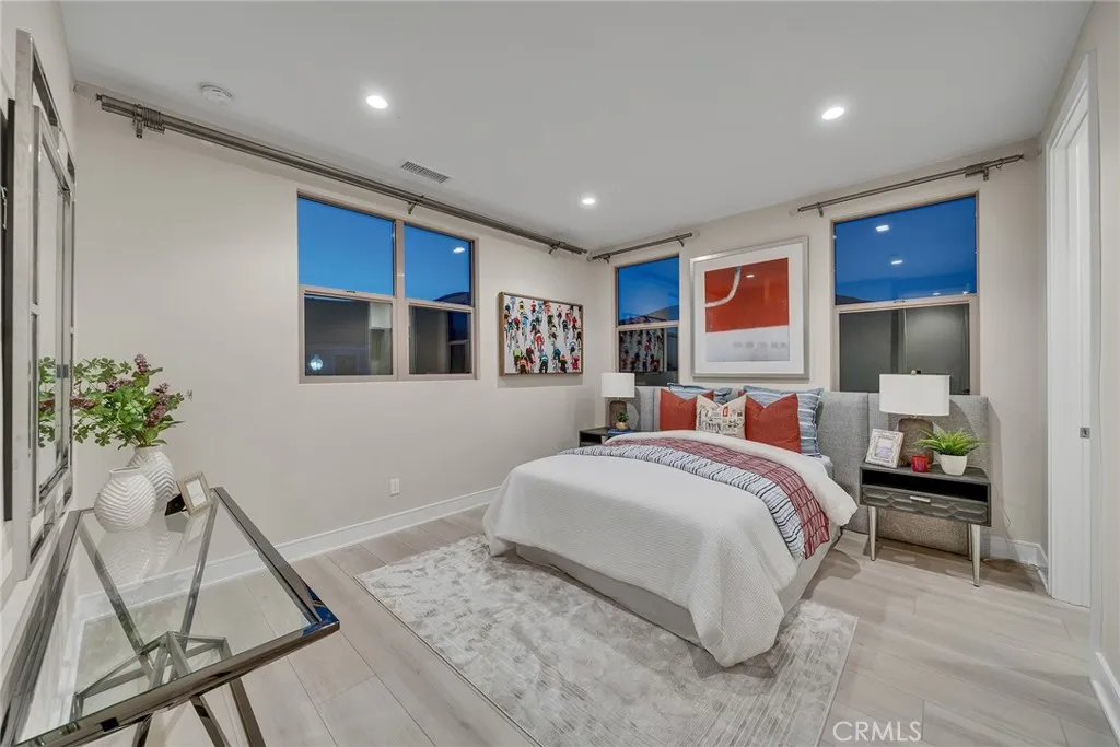 100 Albero, Irvine, California 92602 home-pic-26