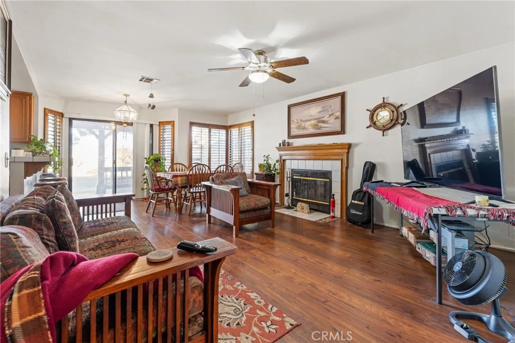 2323 Golden, Lancaster, California 93536 home-pic-10