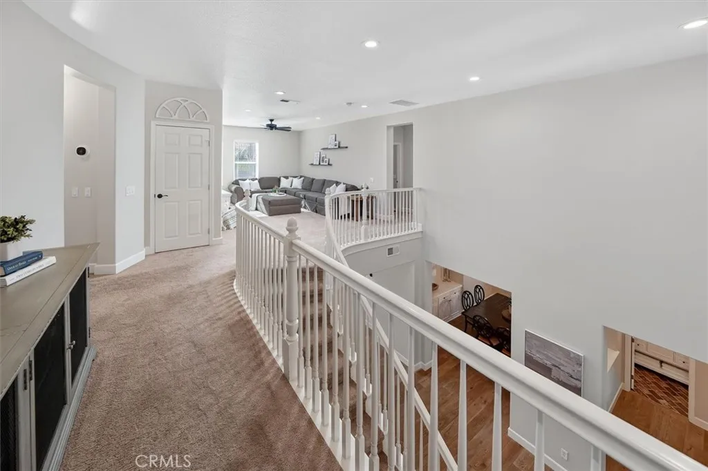 29231 Black Pine Way, Saugus, California 91390 home-pic-38