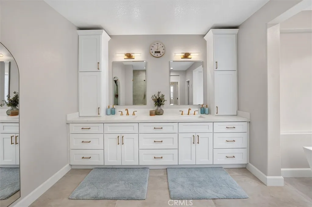 29231 Black Pine Way, Saugus, California 91390 home-pic-35