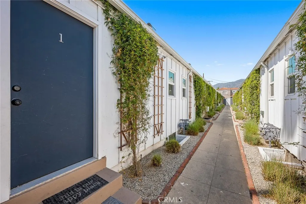 1837 E Colorado Blvd, Pasadena, California 91107 home-pic-16