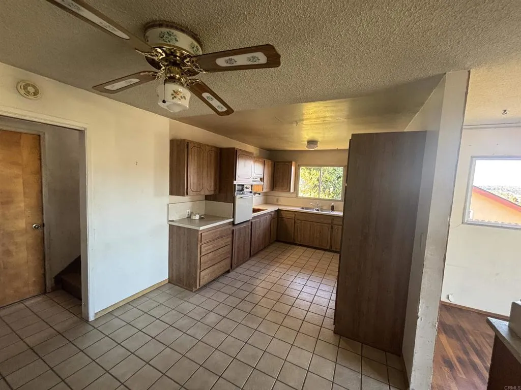 10050 Cristobal Drive, Spring Valley, California 91977 home-pic-4