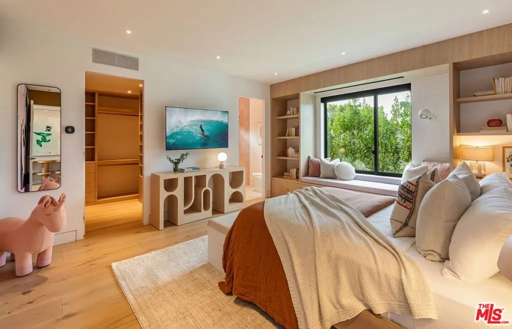 9455 Eden Drive, Beverly Hills, California 90210 home-pic-16